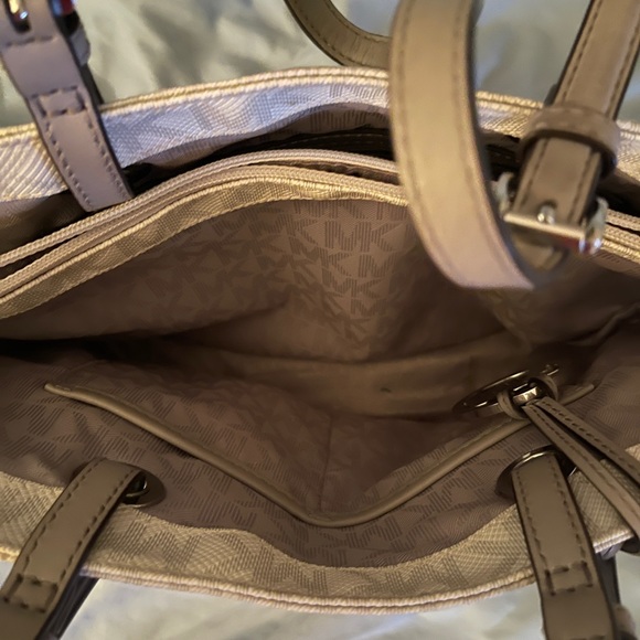 Michael Kors Large Jet Set Tote - Picture 3 of 7